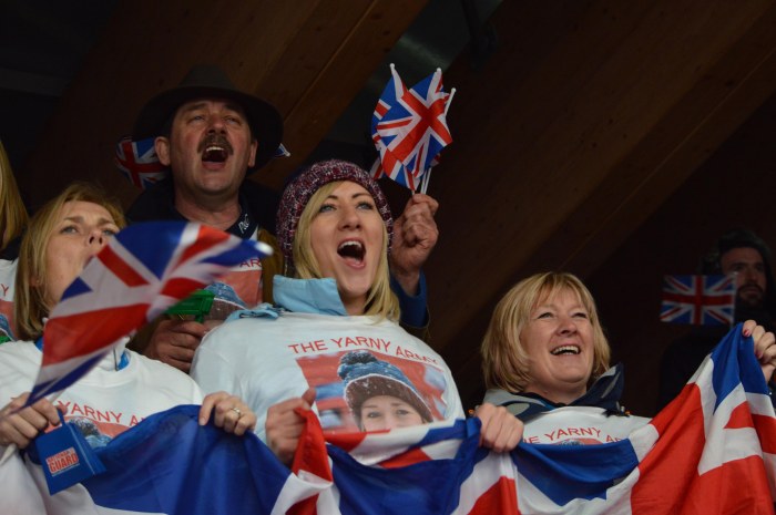 The Yarnold Family cheer Lizzie on
